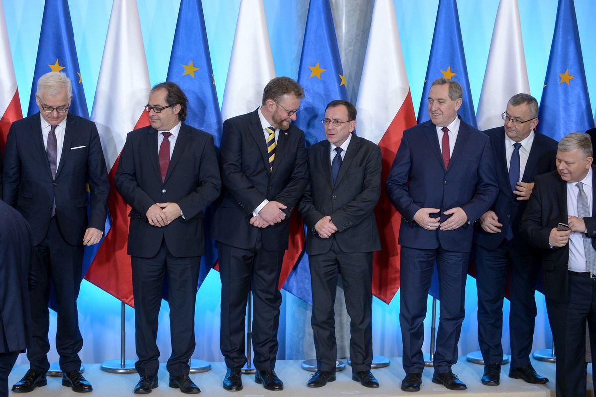 Kaczyński i Morawiecki wiedzą, co robią. Polacy zadowoleni