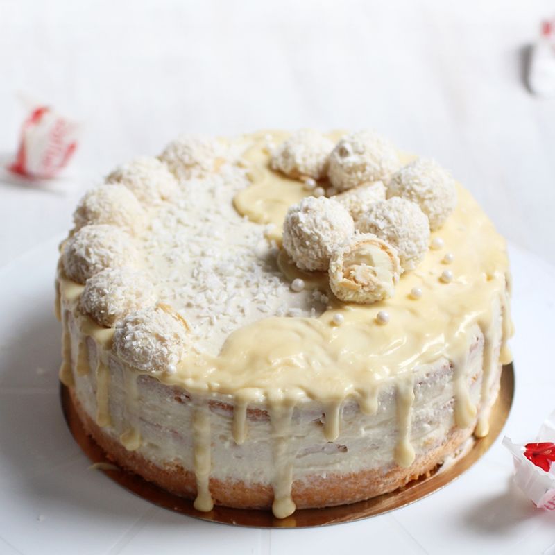 Słodki tort rafaello. Idealny na rodzinne przyjęcia lub święta