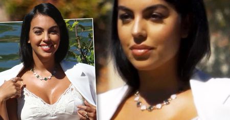 Georgina Rodriguez z dyndającą, wielką metką na festiwalu w Wenecji. Wpadka na miarę Opozdy i Meghan