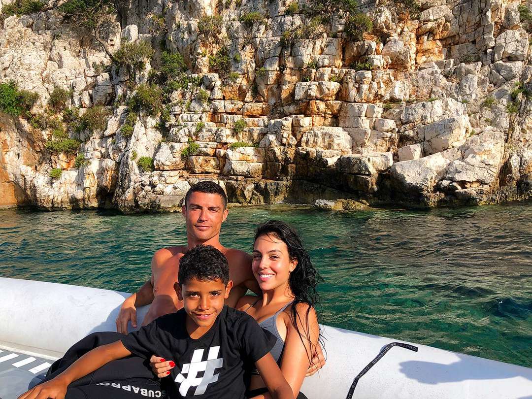 Cristiano Ronaldo i Georgina Rodriguez i Cristiano junior na wakacjach