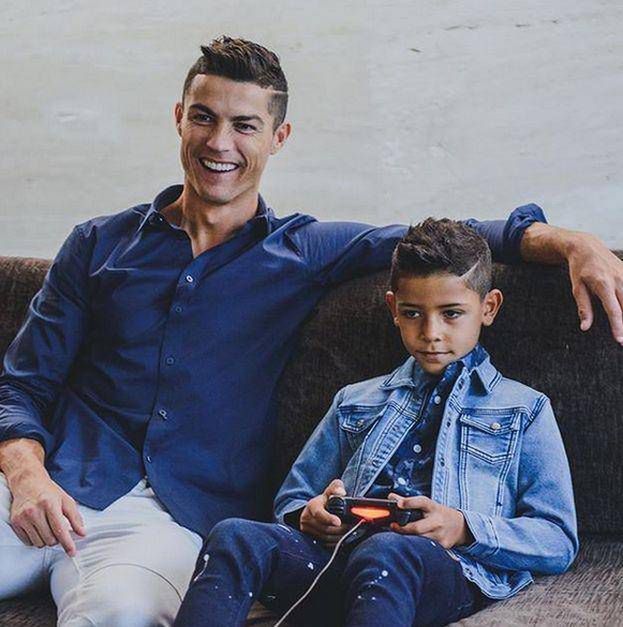 Cristiano Ronaldo z synem razem w reklamie
