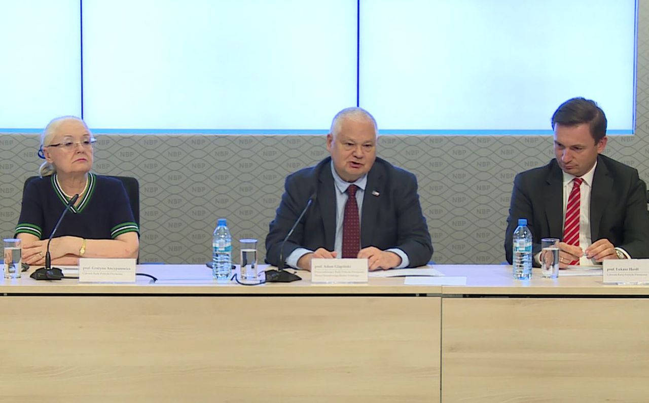 W sklepach drożyna, a inflacja ciągle niska. Członkowie RPP wyjaśniają i uspokajają