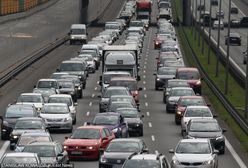 Kolizja na S8. Samochód Żandarmerii Wojskowej zderzył się z ciężarówką. Ogromne utrudnienia