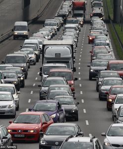 Kolizja na S8. Samochód Żandarmerii Wojskowej zderzył się z ciężarówką. Ogromne utrudnienia