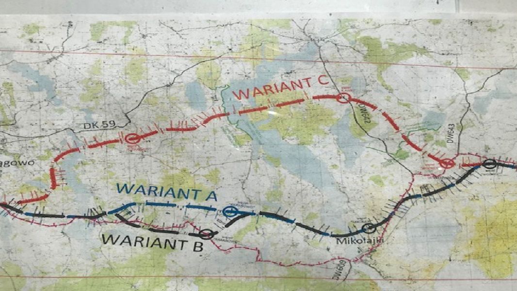 Mapa z przebiegiem 3 wariantów drogi S16.
