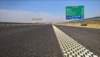 Nowy fragment S3 w fatalnym stanie. Po kilku miesiącach wymaga gruntownych napraw