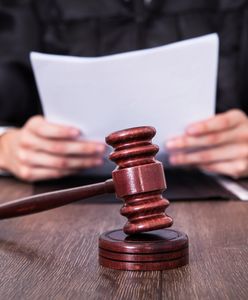 Próbował spalić kukłę o. Rydzyka przed Radiem Maryja. Sąd ukarał go grzywną