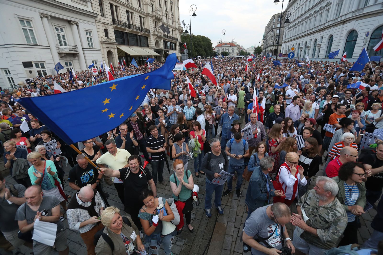 Przeciwnicy PiS nie milkną. Antyrządowe manifestacje w całej Polsce