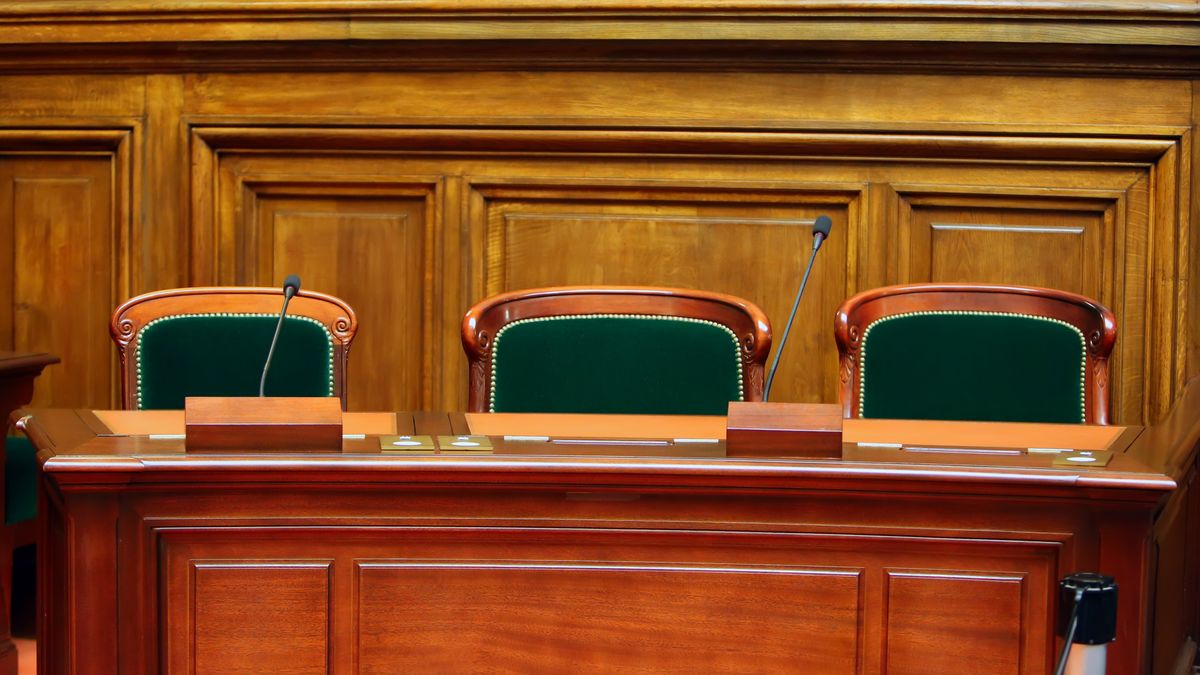 Zwolniony pracownik może żądać przywrócenia do pracy jeszcze przed uprawomocnieniem się wyroku