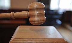 Przyłożył rękę do podpalenia żony i przypadkiem ją udusił? Pójdzie siedzieć na 3 miesiące