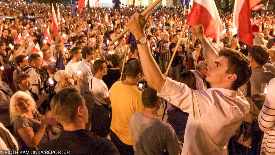 Policjanci mieli szczególną uwagę zwracać na grupę Obywateli RP