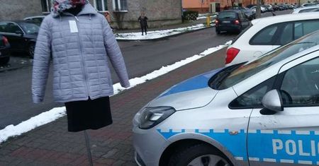 Pijany wszedł do sklepu i ukradł manekina. Tłumaczył, że nie ma z kim pić