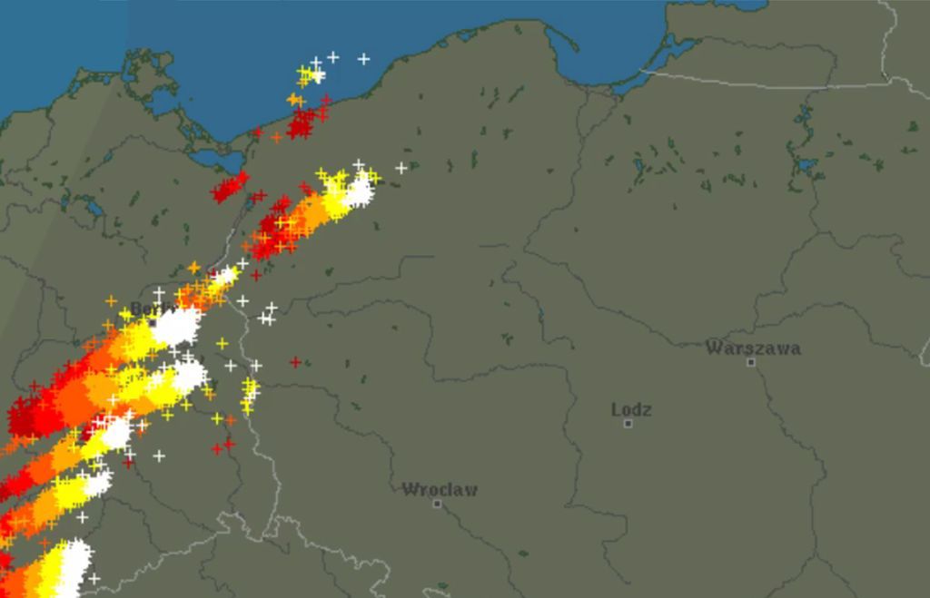 Burze nad Polską. Śledź z nami wędrówkę chmur [NA ŻYWO]