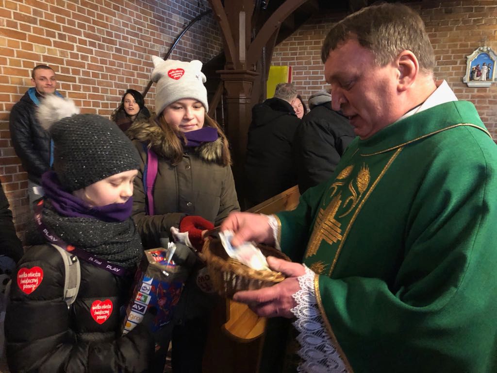 Oddał pieniądze z tacy na WOŚP. W sieci hejt