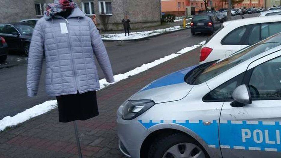 Manekin, którego próbował ukraść 36-letni mieszkaniec Iławy.