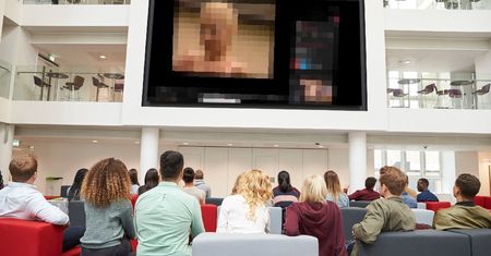 Bydgoska szkoła zamawia dekoder. W specyfikacji serwis porno