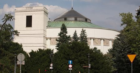 Sondaż dla TVP: PiS - 31 proc., PO - 29 proc.