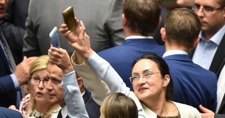 Przepychanki w Sejmie. Wassermann: to w ramach pracy