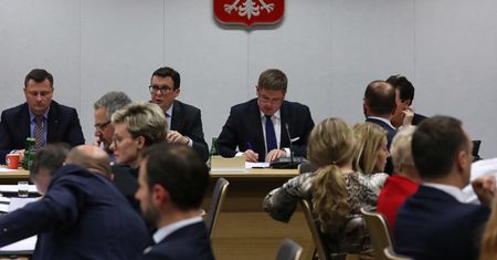 22 poprawki PiS do "ustawy represyjnej". Co zmieniono w projekcie?