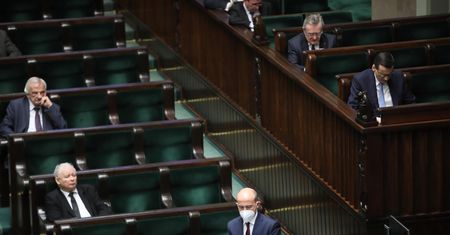 Koronawirus w Polsce. Projekt wyborów korespondencyjnych w Sejmie. Posłowie opozycji składają protest