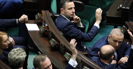 Opozycja przegrała 3 głosowania. Będą kary dla nieobecnych