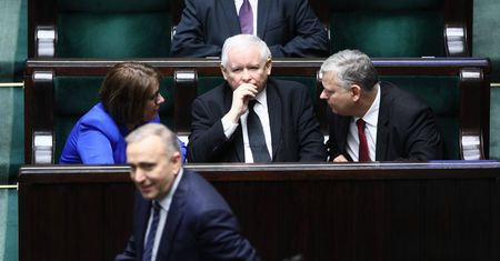 Sondaż. Ani PiS, ani Koalicja Obywatelska nie mogą być spokojne