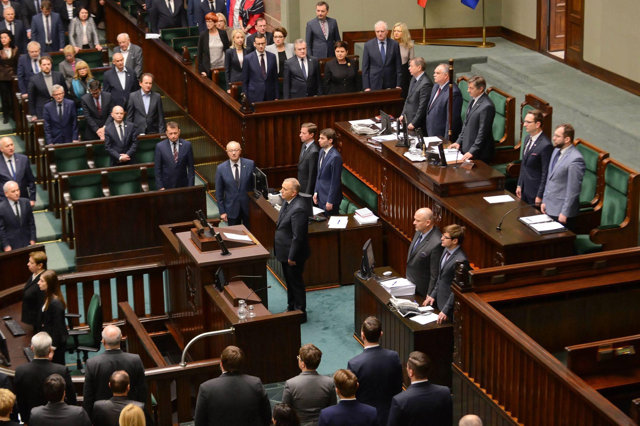 Sejm. Prezesa PiS nie ma na sali plenarnej, gdy posłowie oddawali hołd Pawłowi Adamowiczowi
