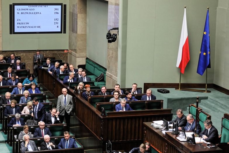 KRS. Głosowanie w Sejmie powtórzone. Rzeczniczka PiS jako powód wskazuje "chaos" i problemy techniczne