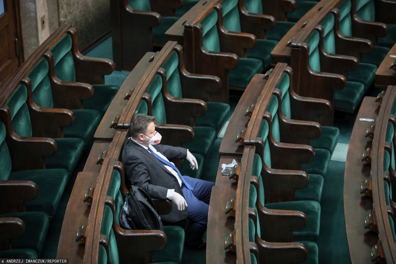 Głosowanie zdalne możliwe było dzięki temu, że w czwartek posłowie zmienili regulamin Sejmu