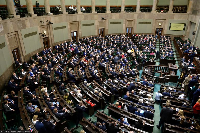 Sejm przyjął w piątek ustawę wprowadzającą tzw. opłatę cukrową