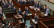 Prezes PiS spóźniony na "minutę ciszy" w Sejmie. W partii słychać: "wina marszałka"