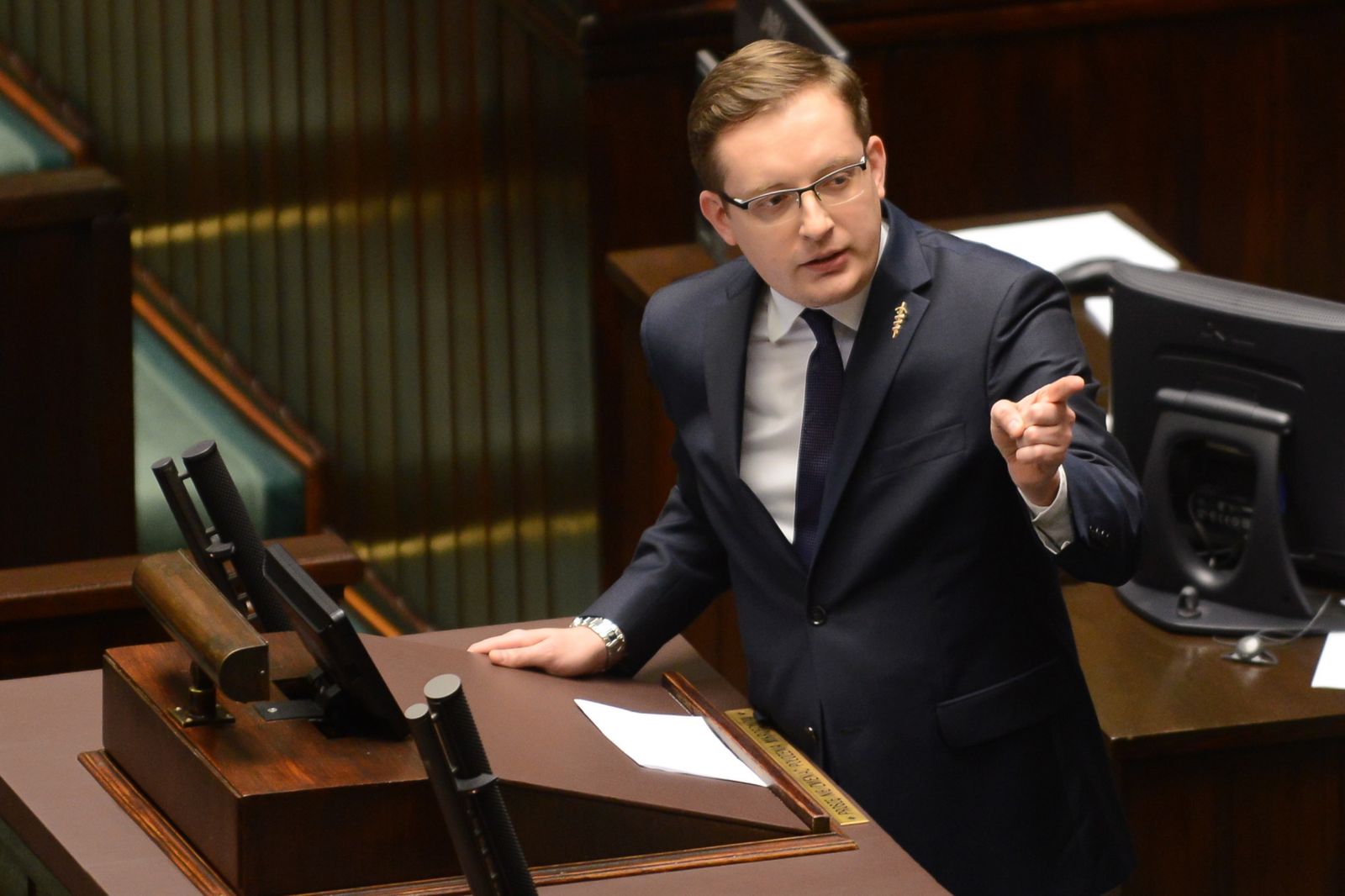 Robert Winnicki w trakcie wystąpienia winę za aborcję skierował na "lowelasów i Piotrusiów Panów".