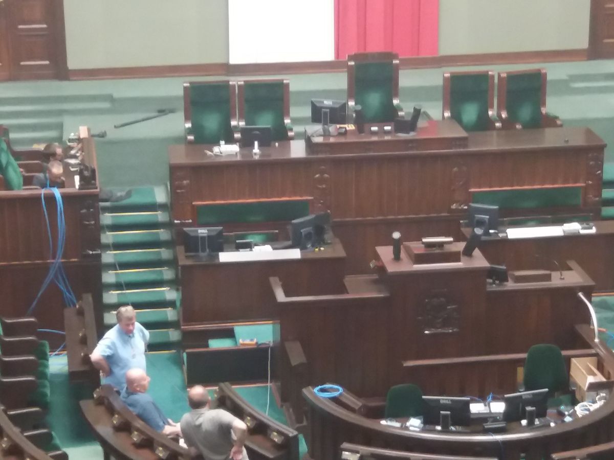 Przez remont w Sejmie PiS może mieć problem z dodatkowym posiedzeniem Sejmu – ustaliła Wirtualna Polska