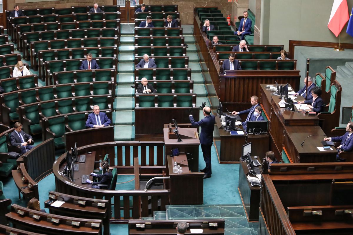 Sejm wznawia obrady. Głosowanie korespondencyjne podzieli rząd? (NA ŻYWO)