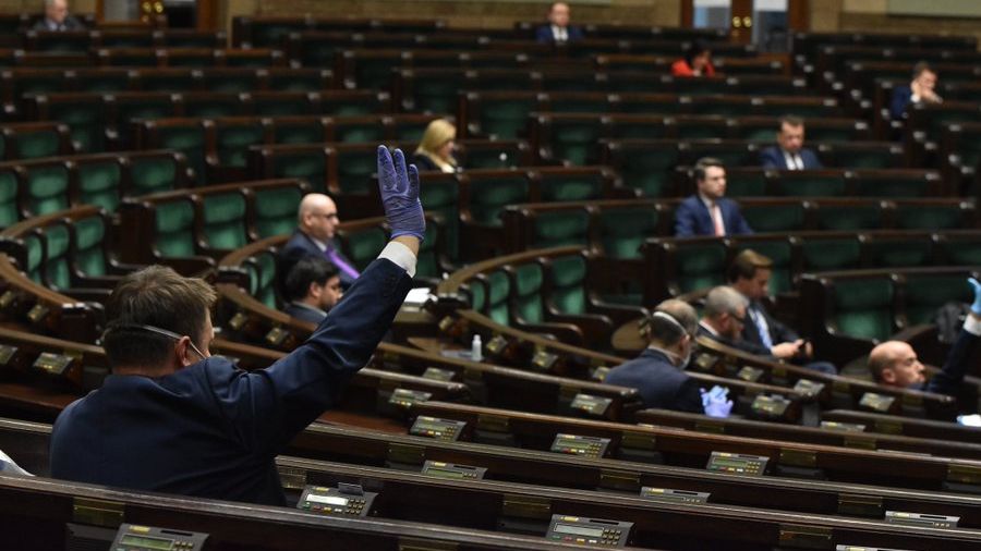 Tarcza antykryzysowa. Projekt trafi do komisji