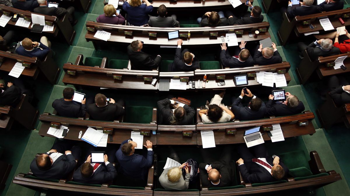 Pensja plus liczne dodatki. Poseł czy senator nie powinien narzekać.