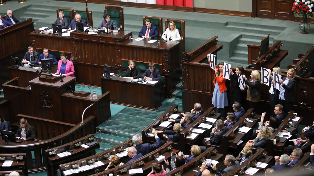 Do czwartkowego harmonogramu Sejmu wchodzi projekt nowelizacji ustawy okołobudżetowej na ten rok.