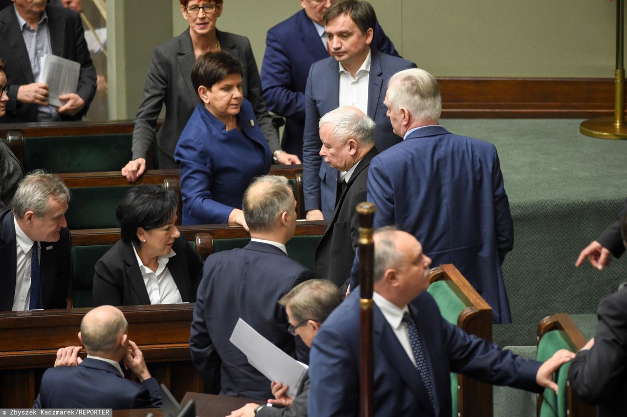 Wyniki wyborów. Prezydent z prezesem dają sobie czas na "dopięcie" spraw. Nowy Sejm zbierze się dopiero 12 listopada