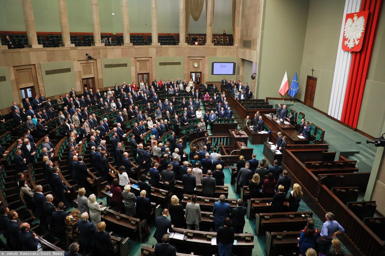 Sejm. Opozycja przegrała głosowanie, bo posłowie nie przyszli. Teraz się tłumaczą