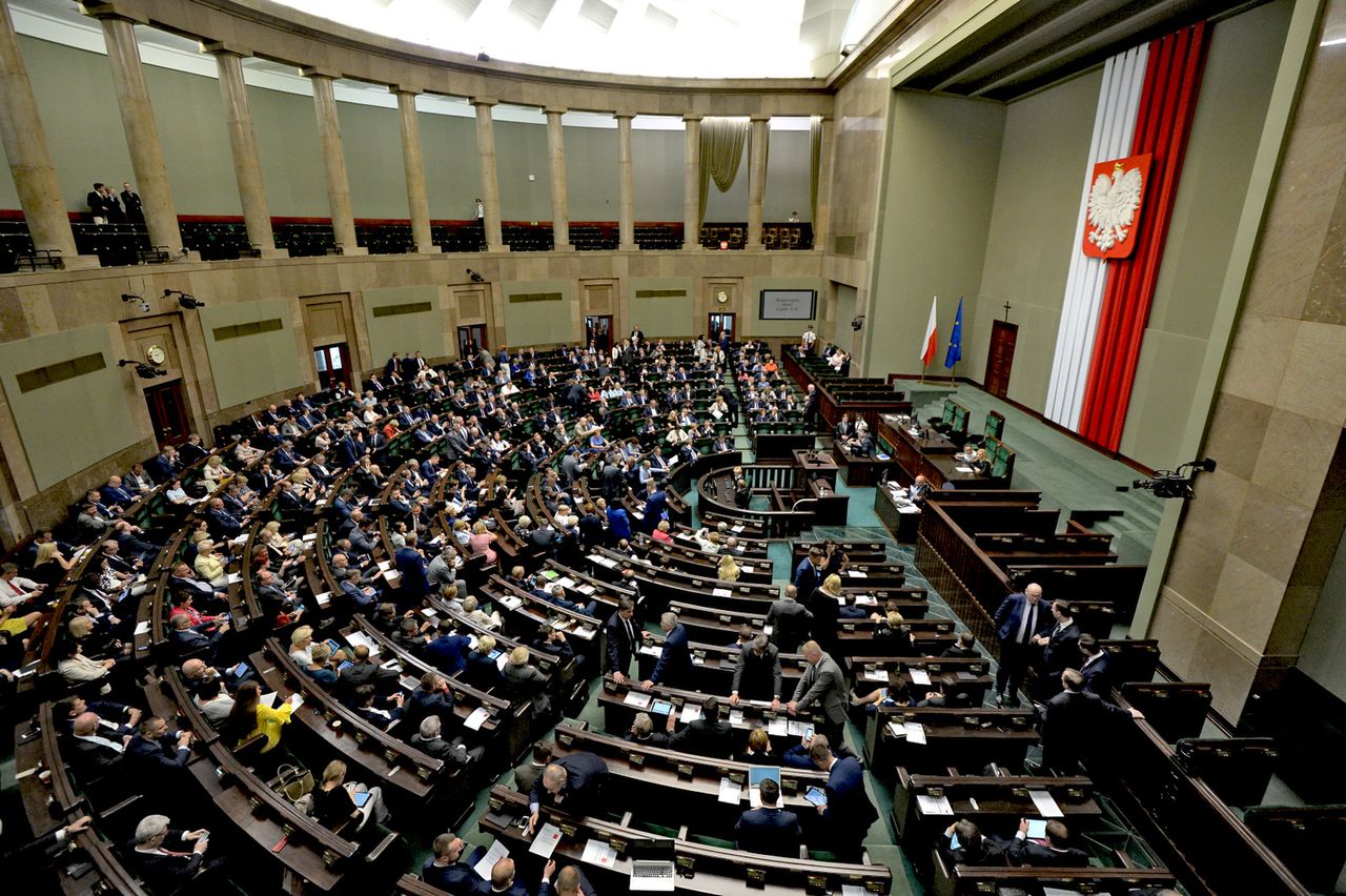 Nowy sondaż wyborczy. PiS mocno w górę, Nowoczesna nie wchodzi do Sejmu