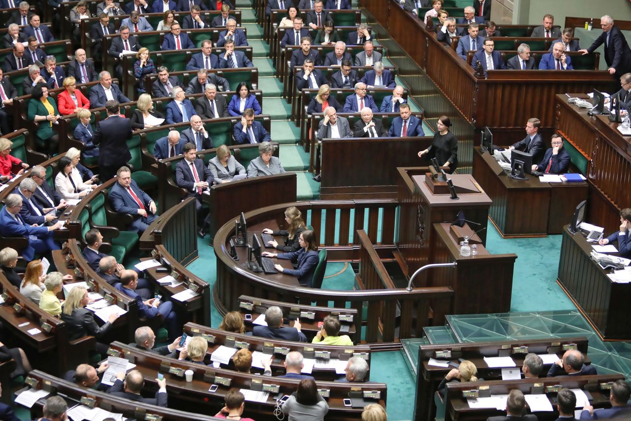 Krystyna Pawłowicz, Stanisław Piotrowicz i Jakub Stelina sędziami TK. Posłowie krzyczą "hańba". Potem jest jeszcze goręcej