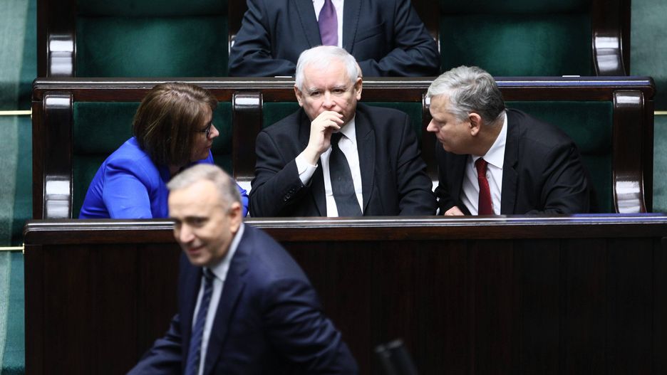 Zjednoczona Prawica i Koalicja Europejską "idą łeb w łeb"