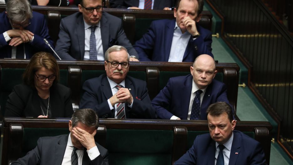Obecnie posłowie zarabiają co miesiąc ok. 10 tys. zł brutto