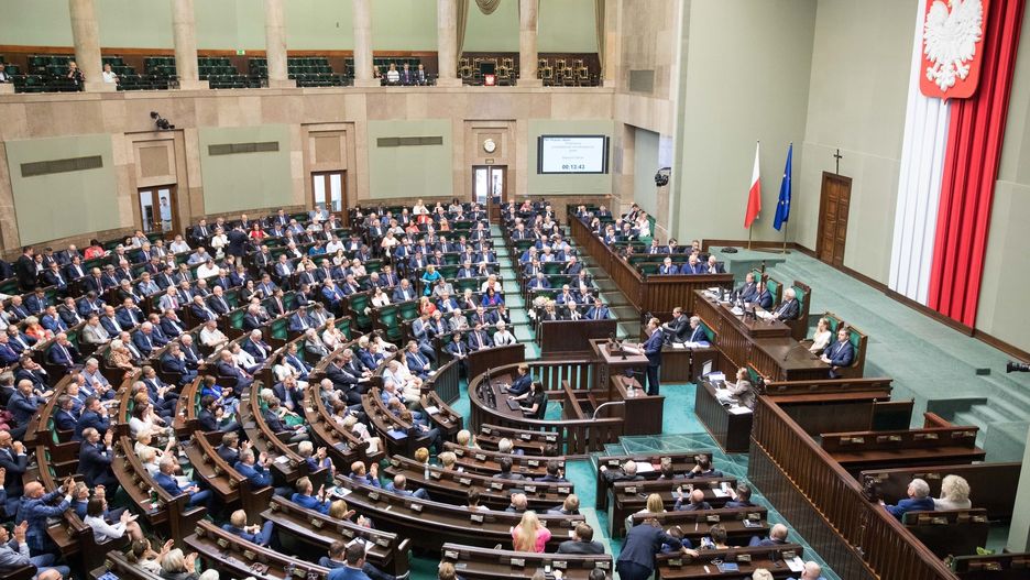 Najnowszy sondaż CBOS. Złe wiadomości dla Grzegorza Schetyny