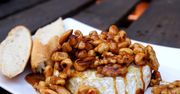 Pieczony camembert z miodem i orzechami. Niebo w gębie