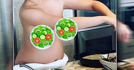 Genialne zdjęcie ciężarnej gwiazdy! Pokazała jak gotuje topless z zaokrąglonym brzuszkiem!