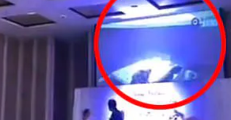 Pan młody wyświetlił film na weselu . Panna młoda została przyłapana na gorącym uczynku
