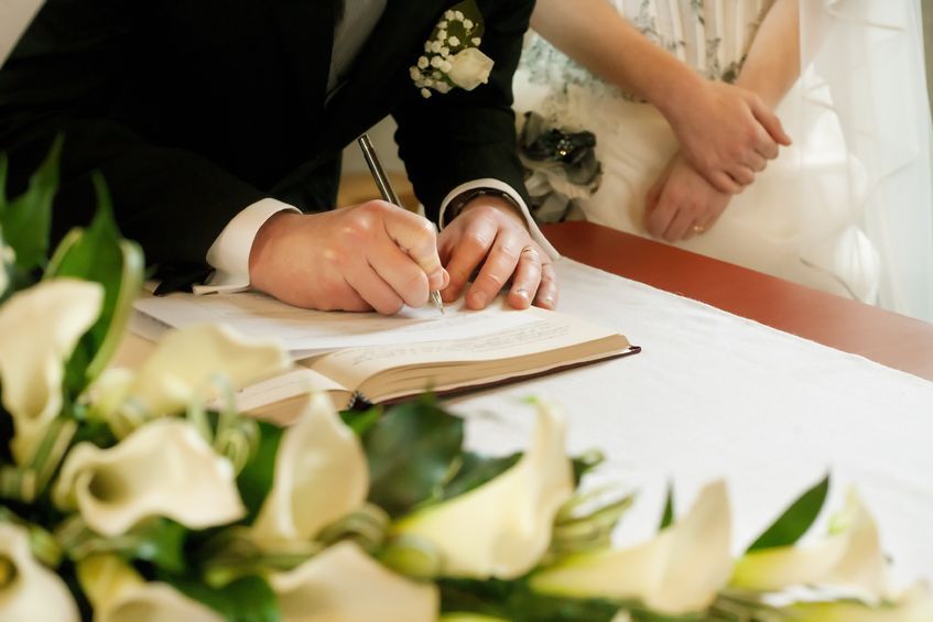 Polacy obchodzą prawo, żeby po raz drugi wziąć ślub kościelny