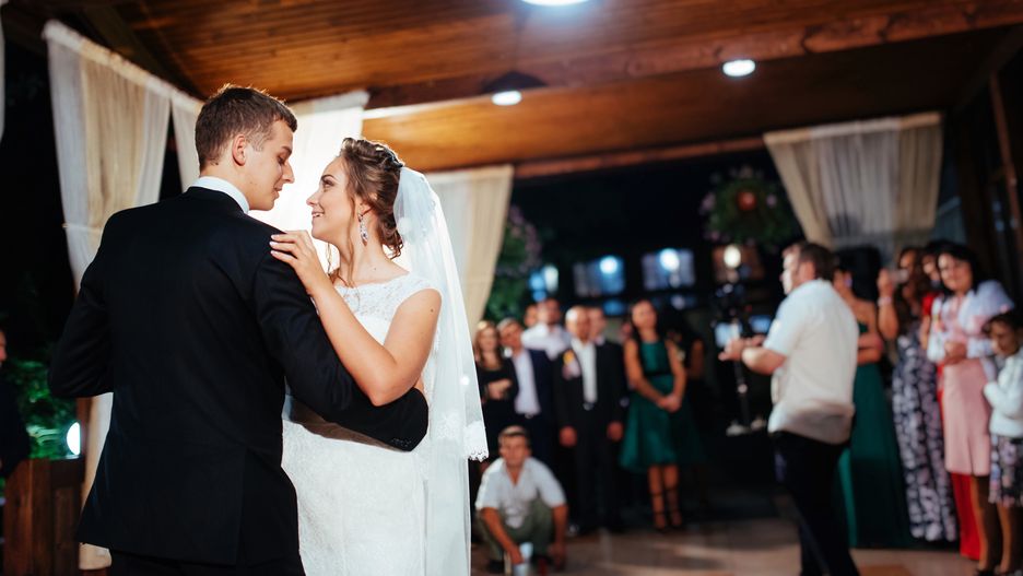 Pierwszy taniec pary młodej 