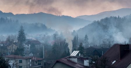 Walka ze smogiem. Sejmowa komisja za karaniem za sprzedaż i import kopciuchów